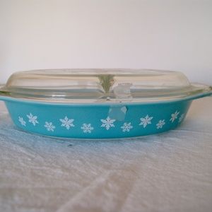 Pyrex Snowflake Divided Dish